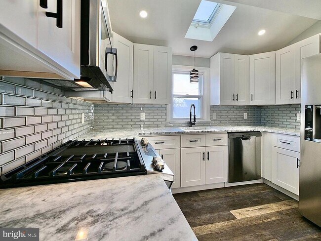 Building Photo - 40 Neeld Ln