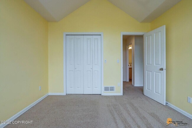 Building Photo - Stunning home conviently located by Eagle ...