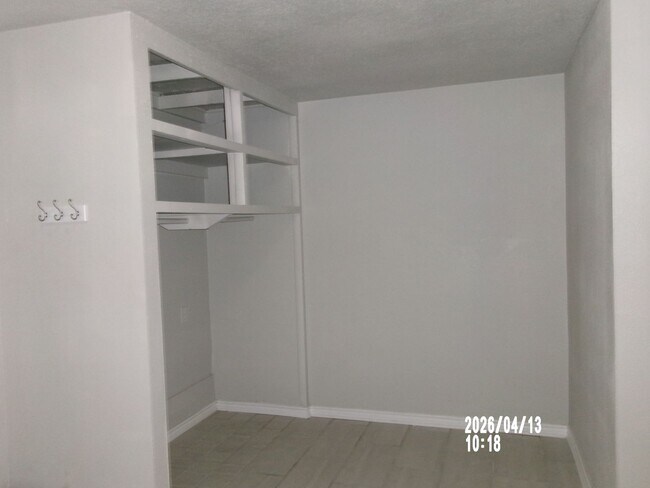 Building Photo - Modern 4-Bedroom Home