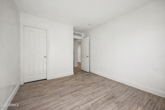 Building Photo - 16332 W Moreland St