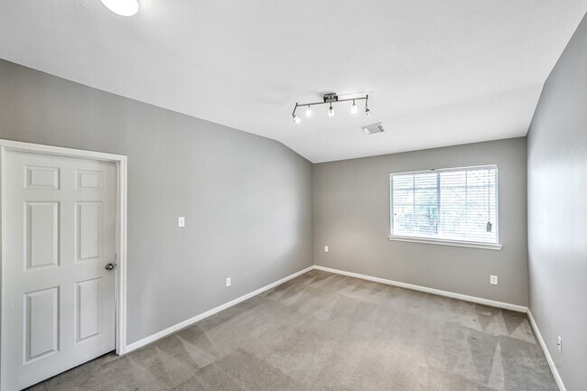 Building Photo - 20243 Sunset Ranch Dr