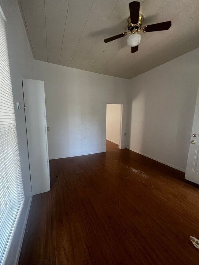 Building Photo - 1 Bedroom, 1 Bathroom Duplex