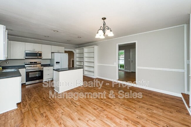 Building Photo - 1010 Yorktown Dr