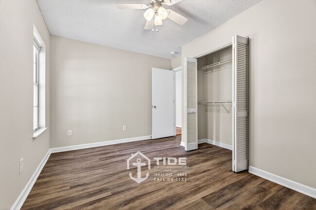 Building Photo - Modern Living in the Heart of West Ashley