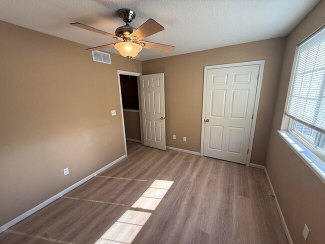 Building Photo - 3922 Snowy Owl Dr