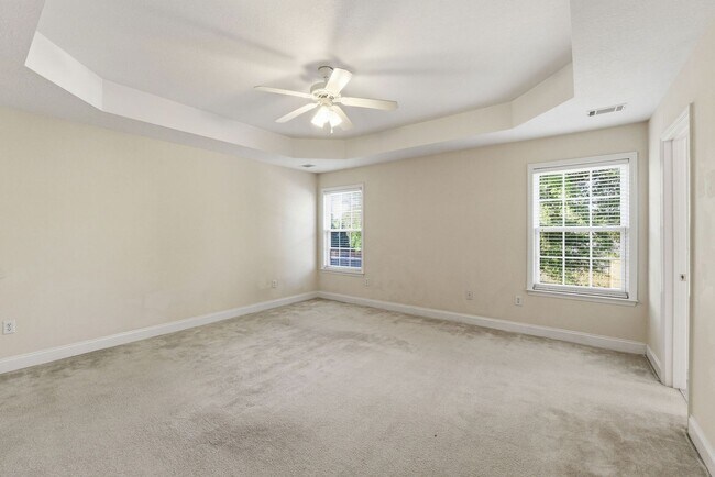 Building Photo - 330 Gardenia Dr