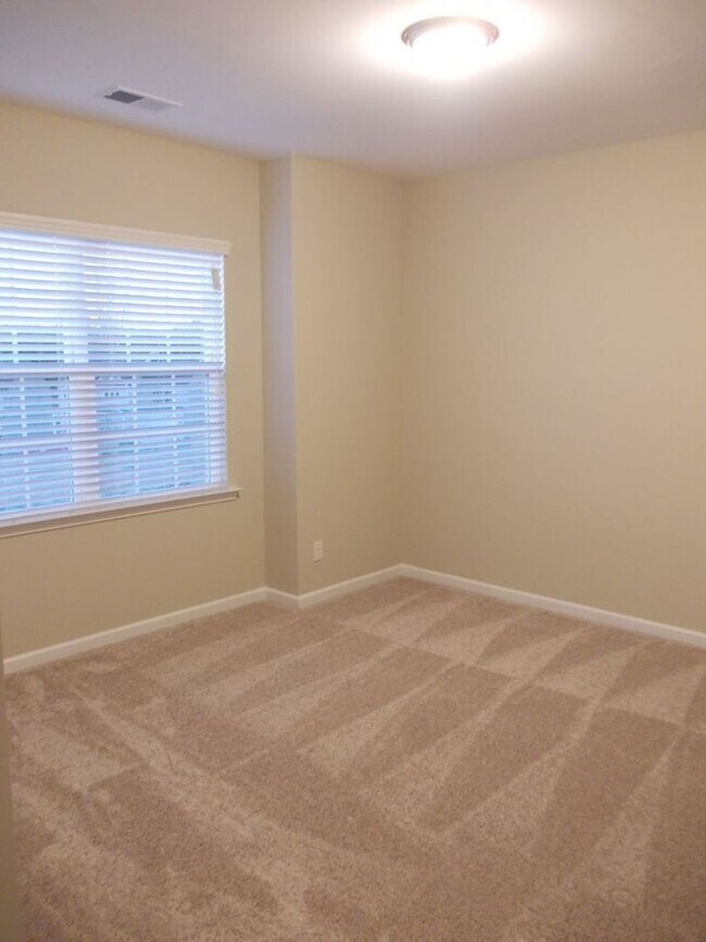 Building Photo - Spacious 4 Bedroom Home in Cox Mill School...