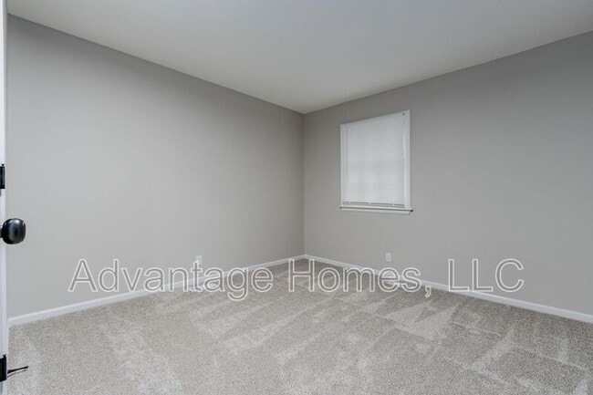 Building Photo - 1913 S Lennox Dr
