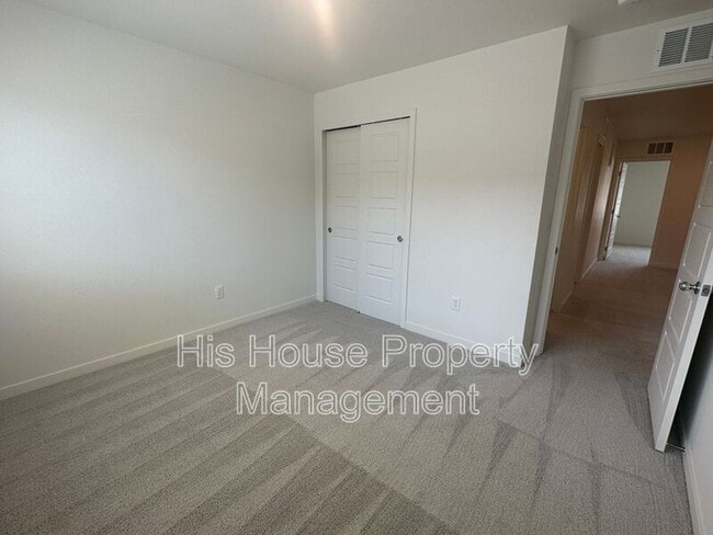 Building Photo - 248 Oriole Wy