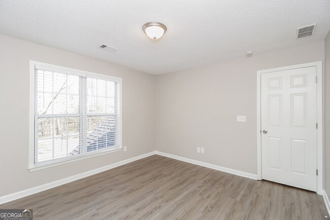 Building Photo - 191 Regent Pl