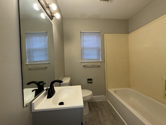 Building Photo - 1126 Barbara Ann Dr