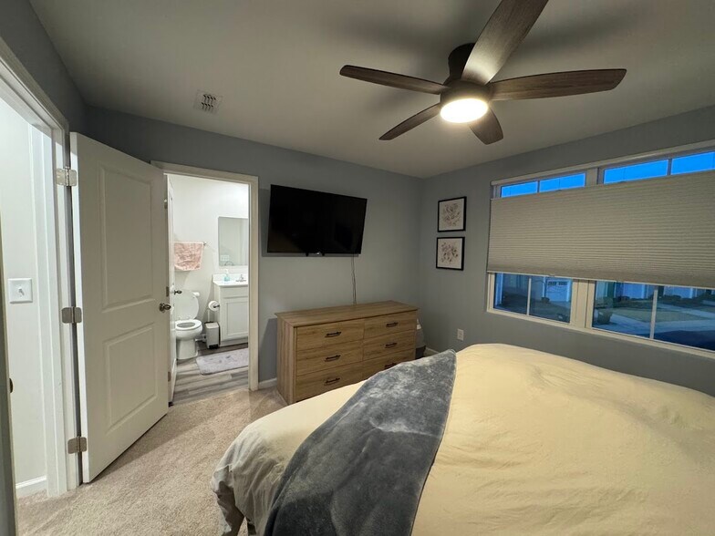 Building Photo - 6042 Cutwater Cir