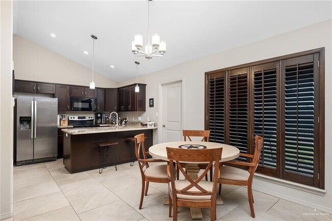 Building Photo - 10 Jackson N Rd