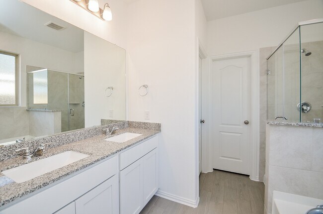 Building Photo - 7919 Royal Palm Dr