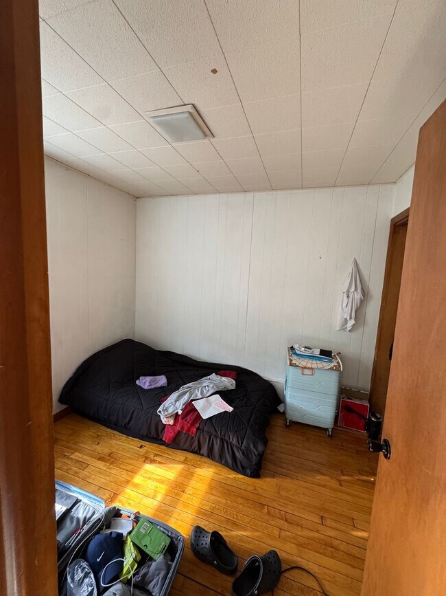 Building Photo - 2945 N Oakland Ave