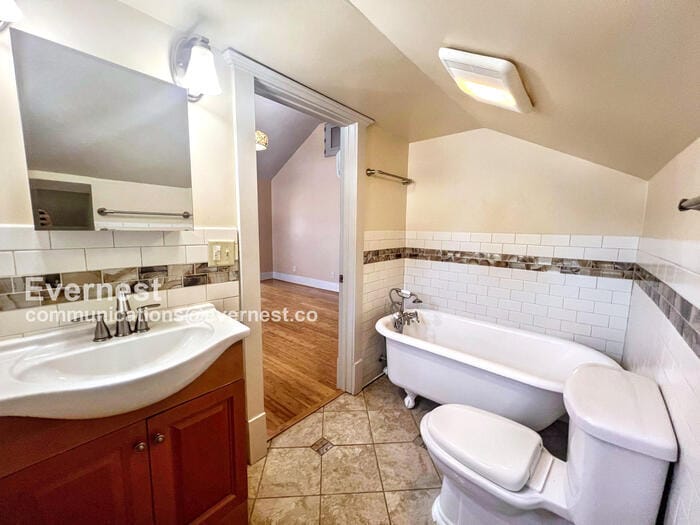 Building Photo - 803 Willow St