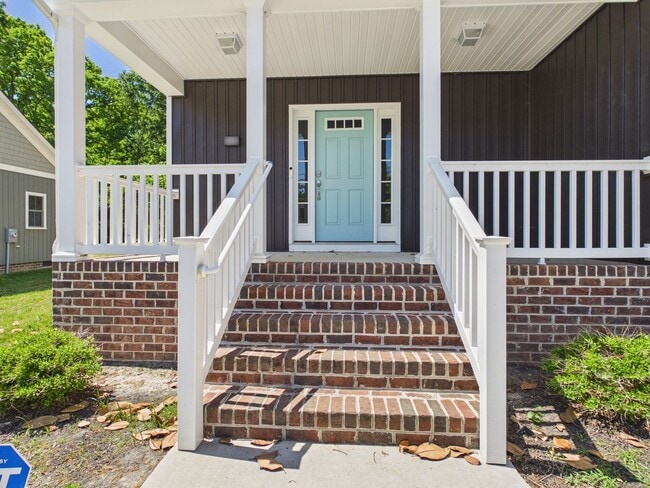 Building Photo - 1700 Dinwiddie Ave