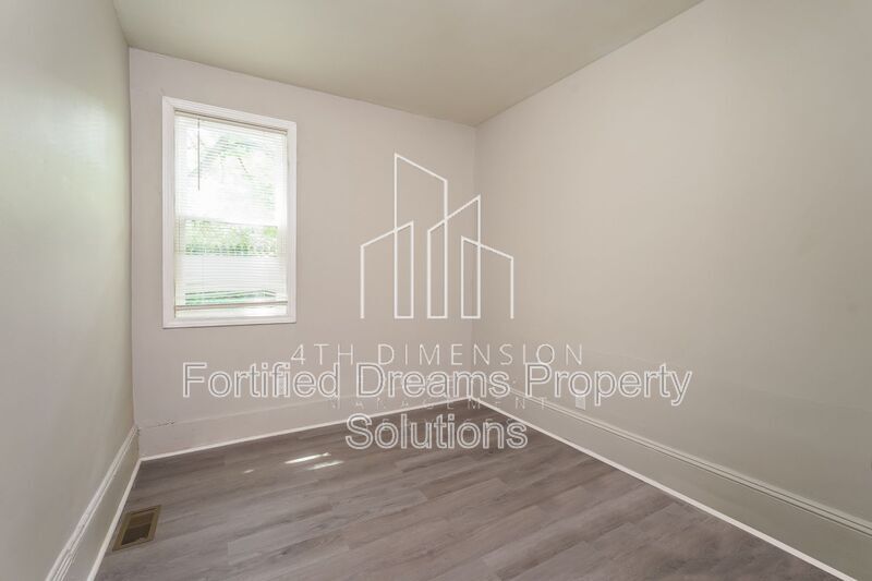 Building Photo - 519 W 20th St