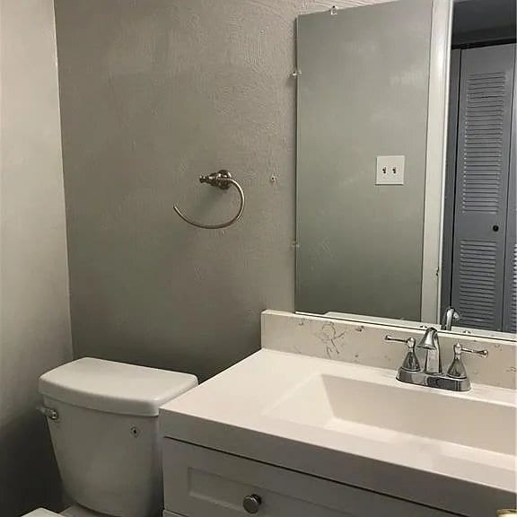 Building Photo - 5775 W Hastings Arch