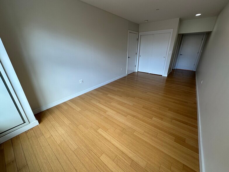 Building Photo - 599 Albany St