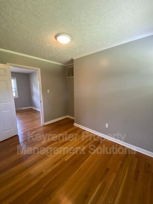Building Photo - 2317 Cortland St