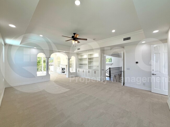 Building Photo - 1523 E Treasure Cove Dr