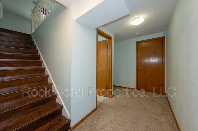 Building Photo - 5027 Green River St