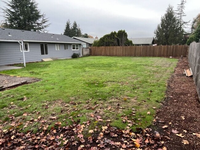 Building Photo - $500 off first full month! 3 Bedroom 2 Bath McMinnville OR