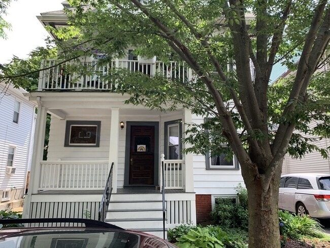 Building Photo - 27 Cambria St