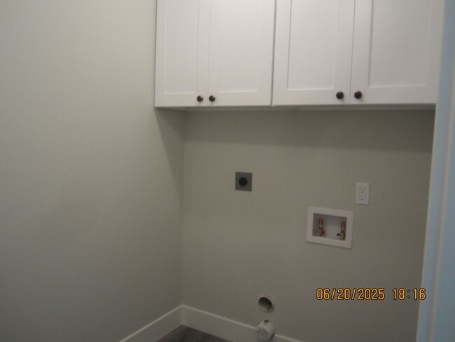 Building Photo - BRAND NEW HOME