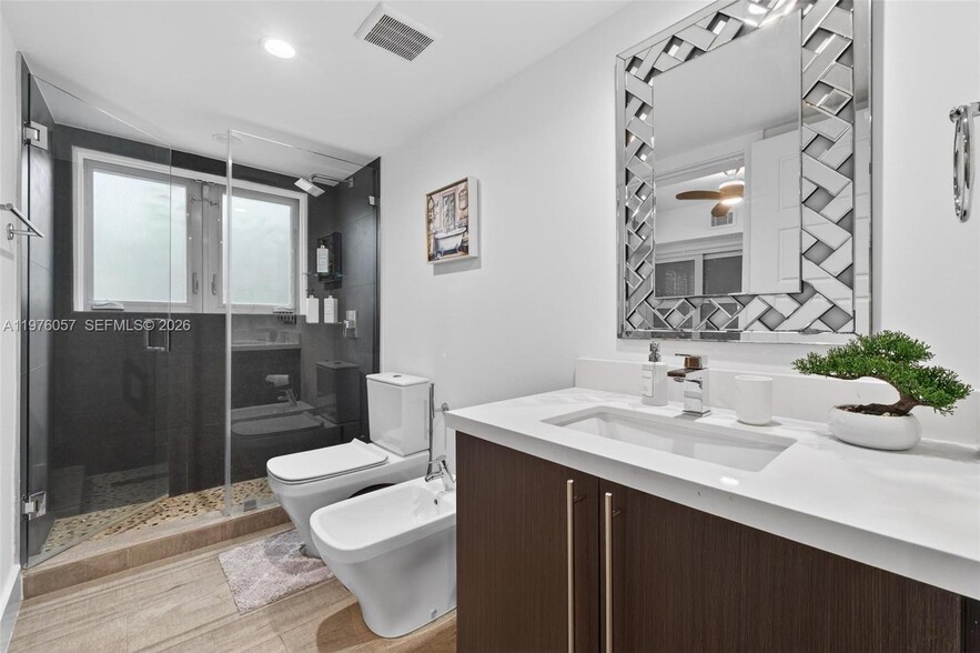 Building Photo - 3231 Salzedo St