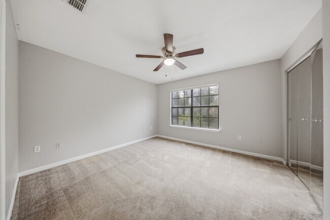 Building Photo - 2 bedroom x 2.5 bathroom! Great Location and Price! Guest Bathroom!