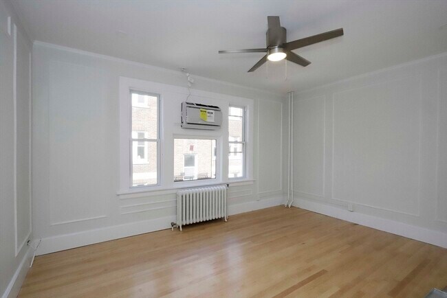 Building Photo - 189 Elm St