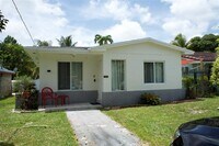 Building Photo - 11150 Peachtree Dr