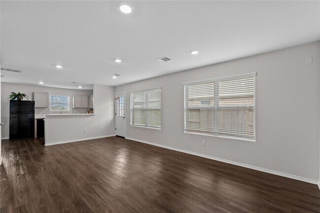 Building Photo - 14515 Broadbury Pond Rd