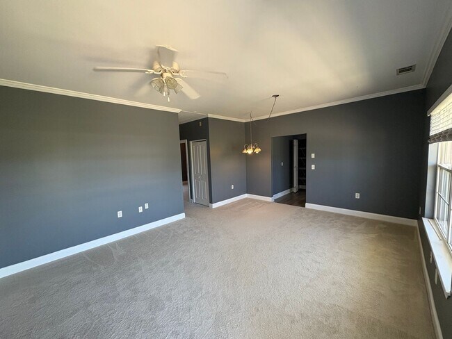 Building Photo - 2 bed, 1 bath unit for rent!