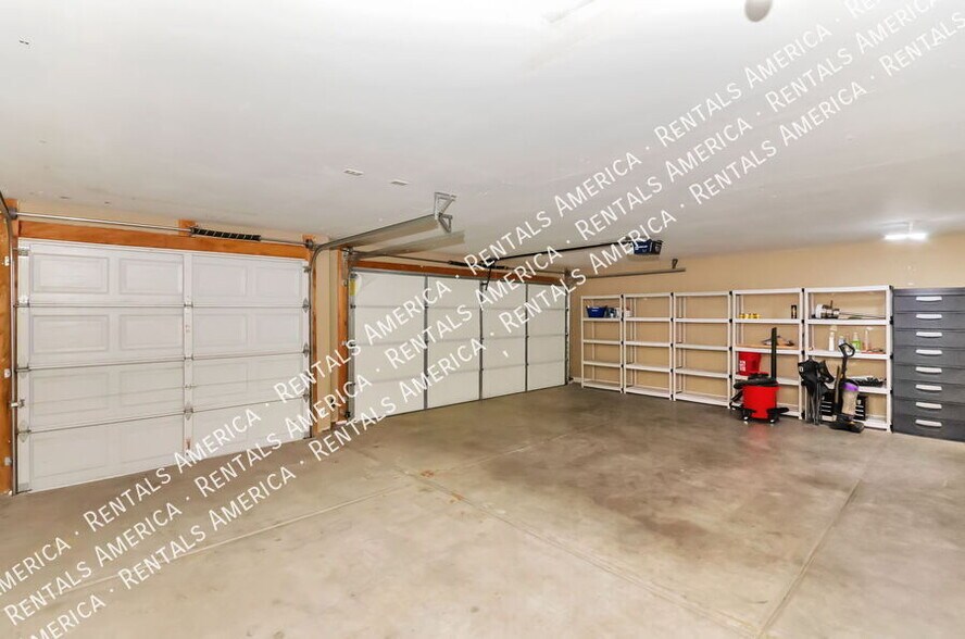 Building Photo - 4976 W Rosebay Dr