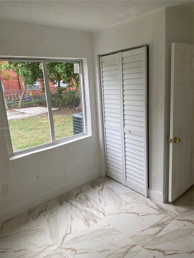 Building Photo - 2122 NW 5th St