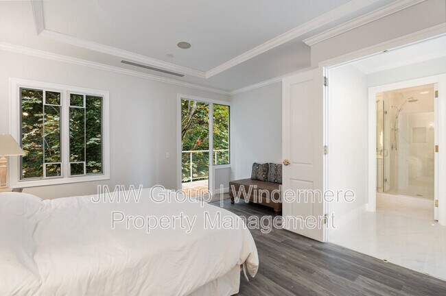 Building Photo - 1709 Harbor Ave SW