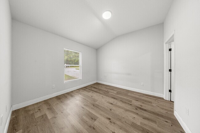 Building Photo - 5872 NW 2nd Pl