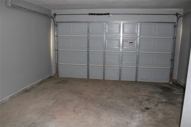 Building Photo - 6239 Hollow Pines Dr