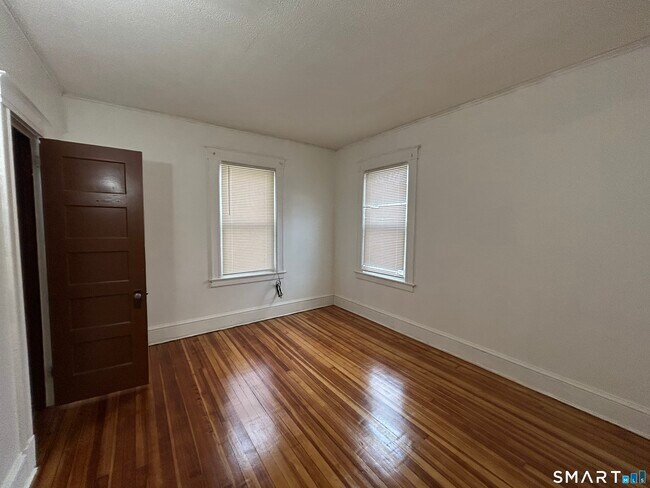 Building Photo - 40 Cabot St