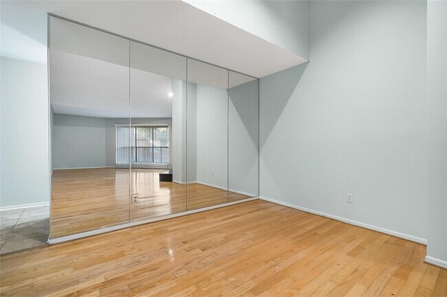 Building Photo - 3100 Walnut Bend Ln