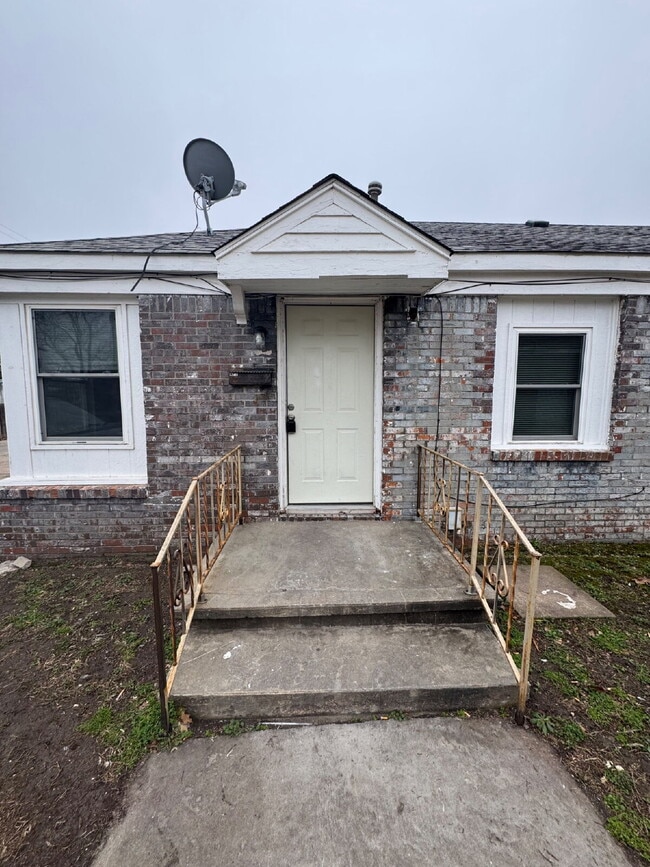 Building Photo - "Cozy 1-Bed Gem in Wichita – Perfect Balance of Comfort and Convenience!"