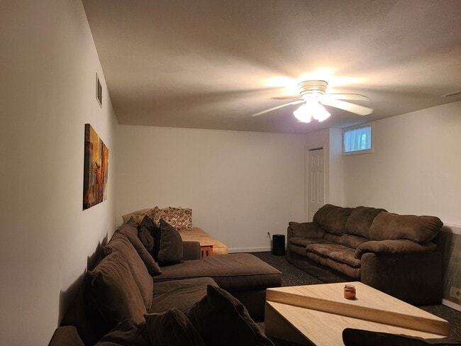 Building Photo - Beautiful 3 Bedroom House - Cozy Up This W...