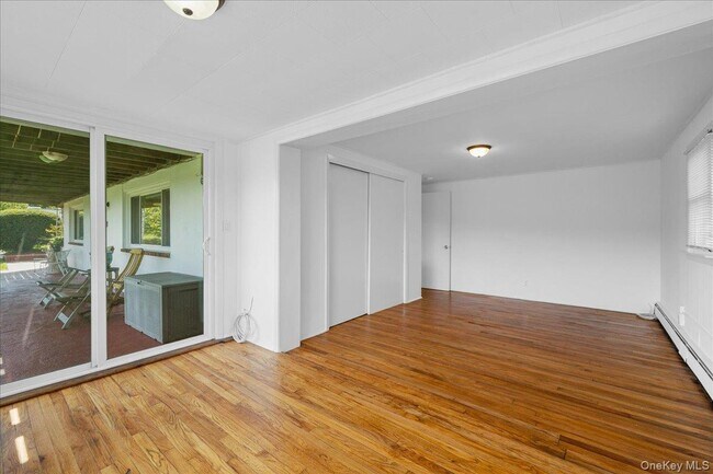 Building Photo - 14 Hemlock Hill