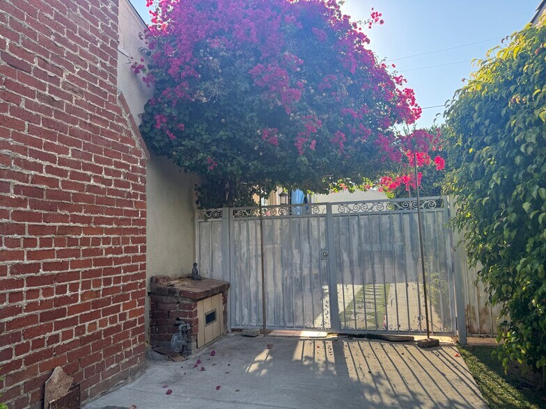 Primary Photo - 1155 S La Jolla Ave