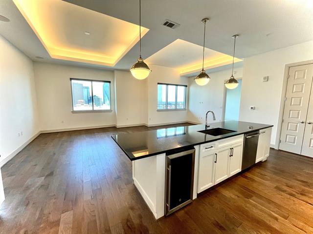 Building Photo - 2323 N Akard St