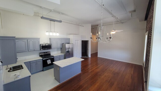 Building Photo - 121 W Jackson Ave