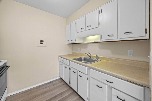 Building Photo - 146 Woodhill Dr